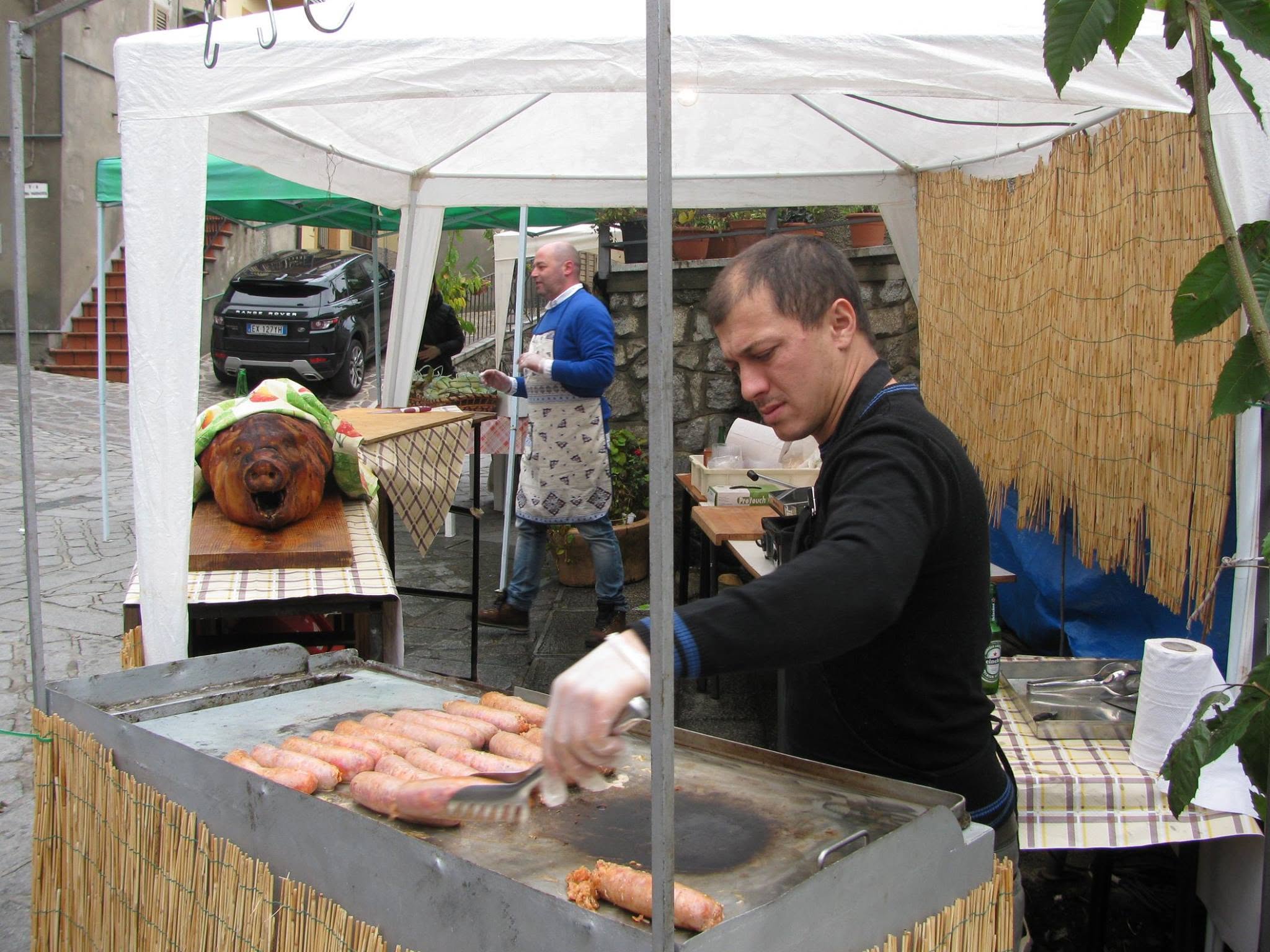 Preparazione dei prodotti gastronomici durante la Sagra della Castagna 2015