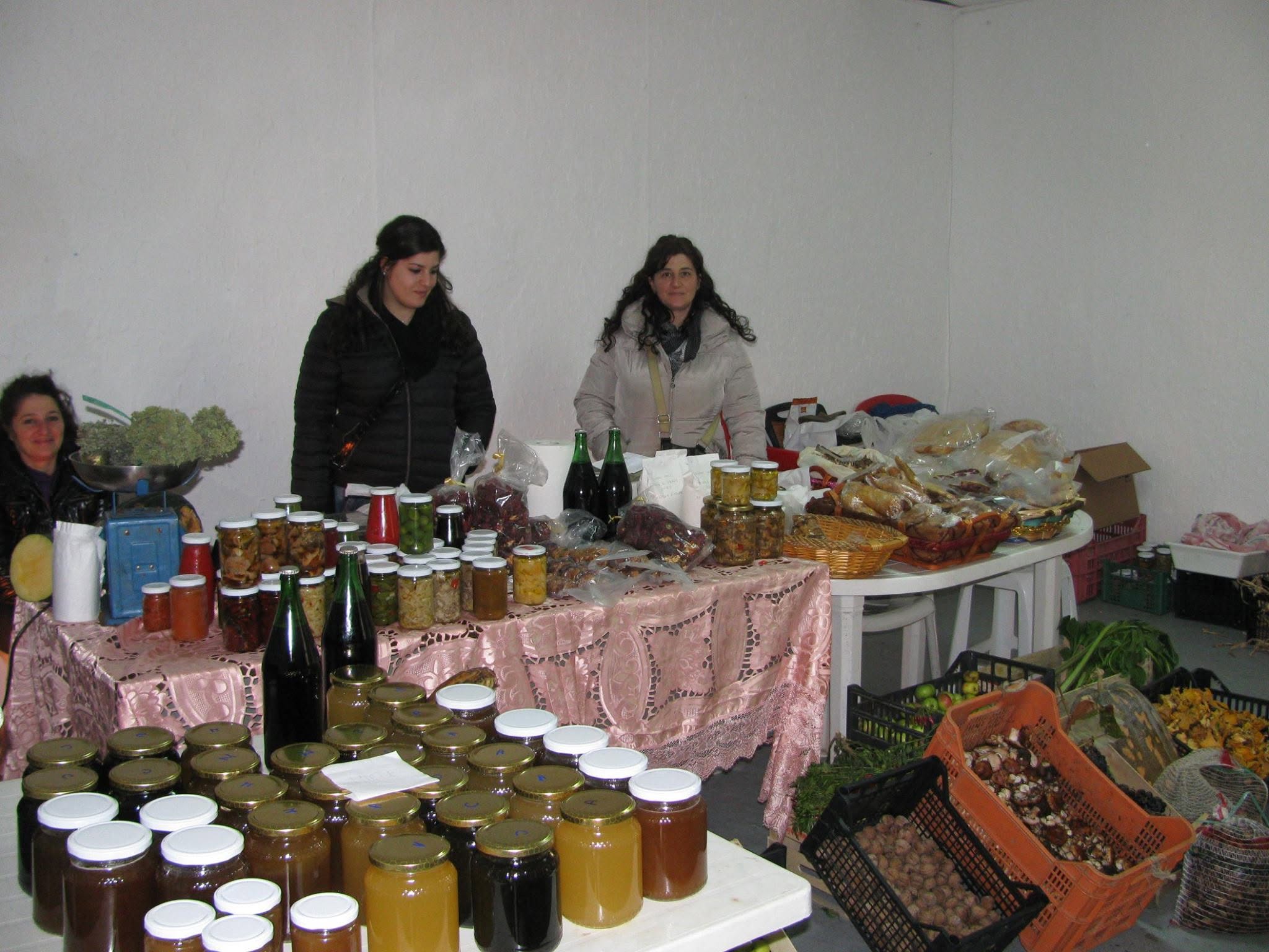 Prodotti tipici locali esposti durante la Sagra della Castagna 2015